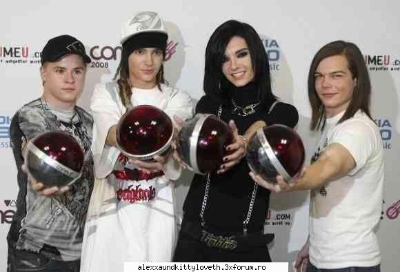 nu prea am itrat de mult
deci tokiohotel au cajtigat la comet 2008
4 premii :zzz:  :zzz:  :zzz: